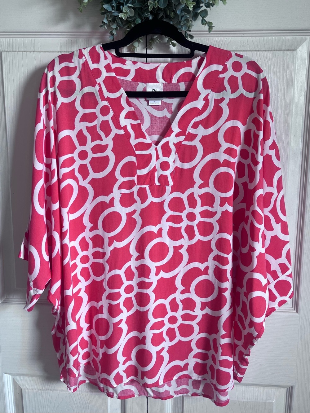 Natori Pink & White Floral Geometric V-Neck Tunic Blouse Top Size L